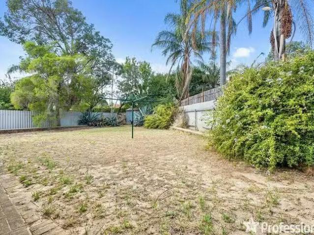 Cheap 12 Annato Place, Forrestfield, WA 6058