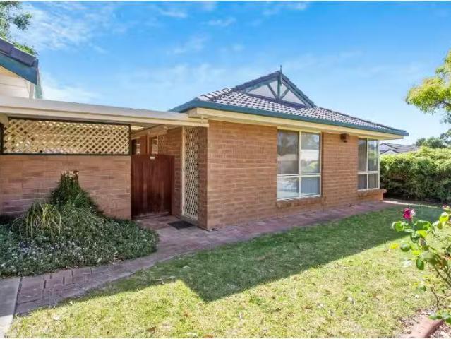 Unique 12 Barossa Way, Woodcroft House for rent Listed by Cat.