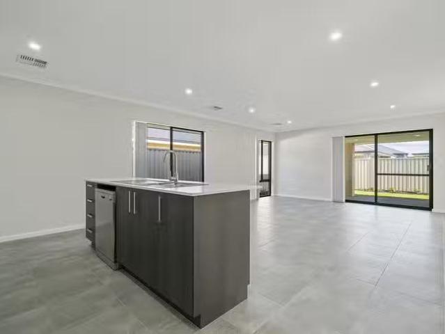 Nice 12 Benderson Road, Champion Lakes, WA 6111