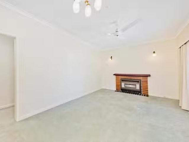 Rental! 12 Bradshaw Crescent, Manning, WA 6152