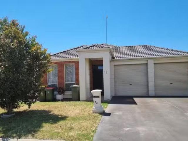 Nice 12 Chapman Court, Mawson Lakes, SA 5095