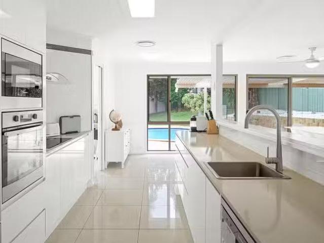 Deal! 12 Curacao Place, Clear Island Waters, QLD 4226