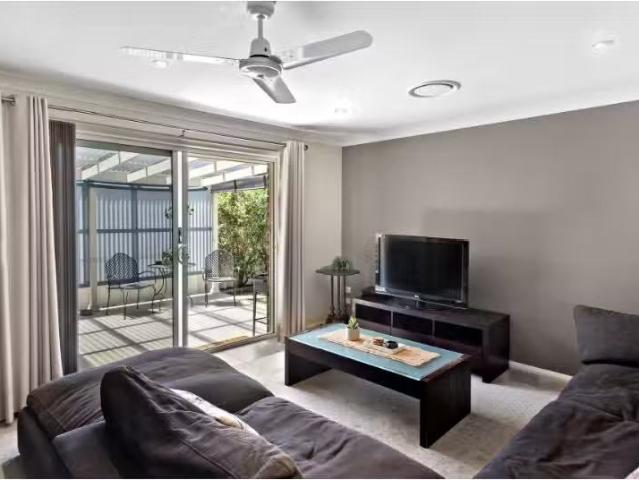 Deal! 12 Diamond Drive, Orange House for rent Listed by Belle.
