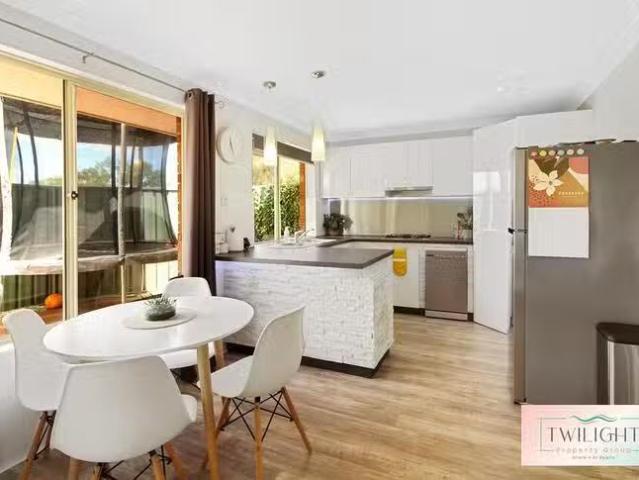 Nice 1/2 Dowling Street, Rockingham, WA 6168