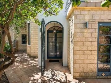 Nice 12 Feeney Street, North Fremantle, WA 6159