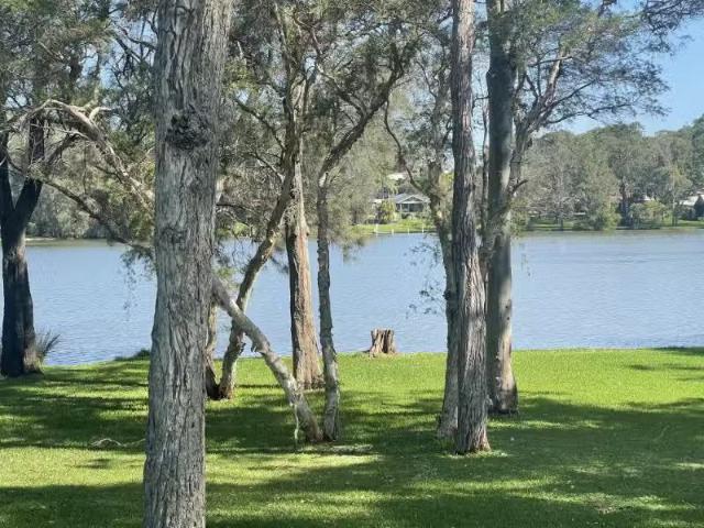 Cozy 12 Rhodes Pde, Windermere Park House for rent Listed by.