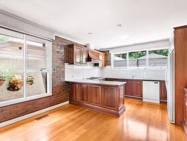 Rental! 12 Rucker Street, Northcote VIC 3070