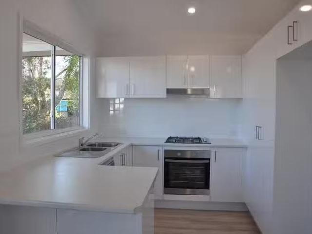 Cozy 12A Clare Crescent, Berkeley Vale, NSW 2261