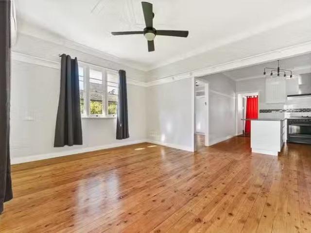 Cozy 12A Goodwood Street, Newtown, QLD 4350