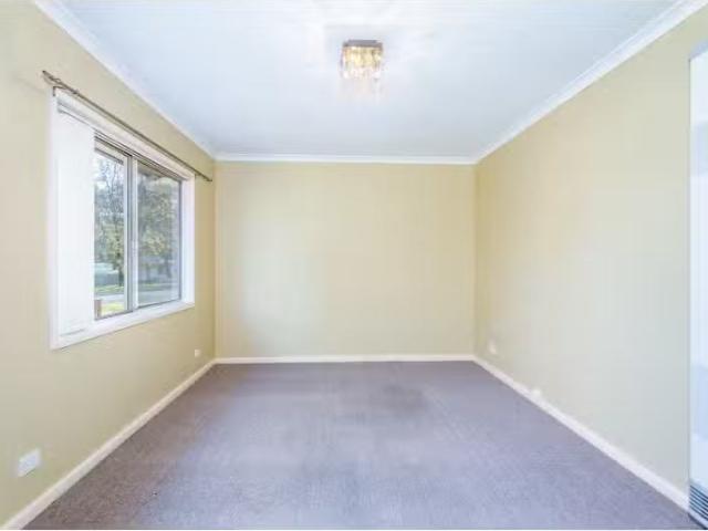 Cheap 1/30 Booth Street, Queanbeyan Townhouse for rent Listed.