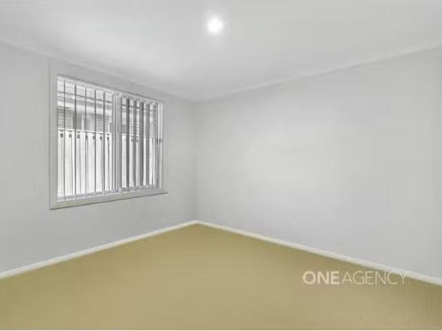 New 1/30 Gunsynd Chase, Port Macquarie Townhouse for rent Lis.