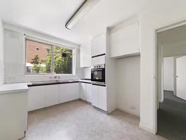Cozy 13/15 Auburn Grove, Hawthorn East, VIC 3123