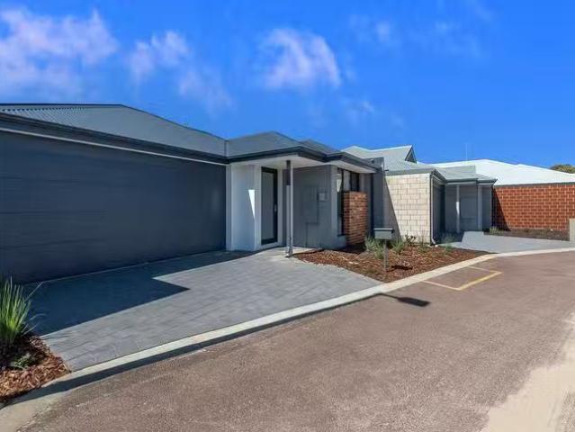 Cozy 13/11 Piara Drive, Piara Waters, WA 6112
