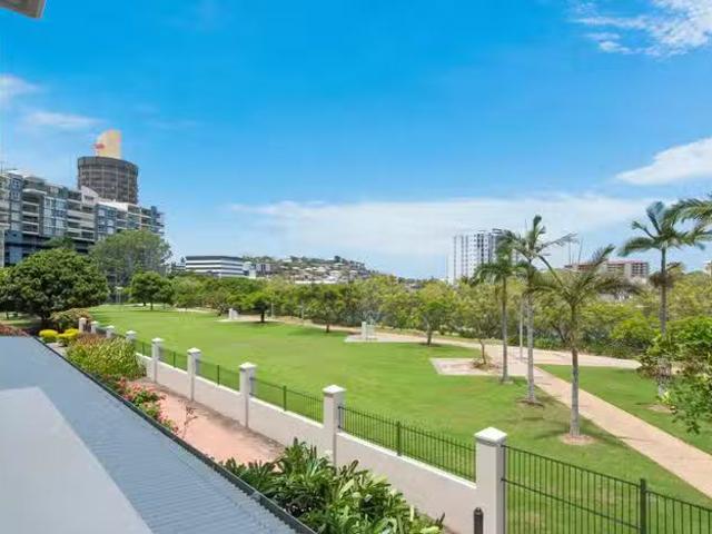 Cozy 13/11 17 Stanley Street, Townsville City, QLD 4810