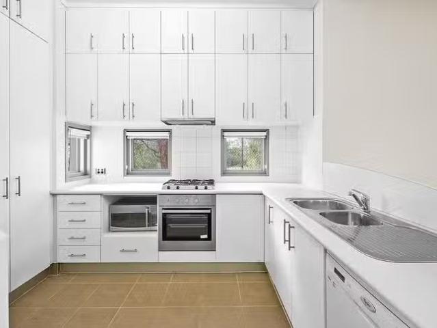 Cozy 1/31 Malata Crescent, Success, WA 6164
