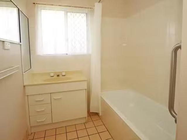 Charming 1/31 Maria Street, Rasmussen, QLD 4815