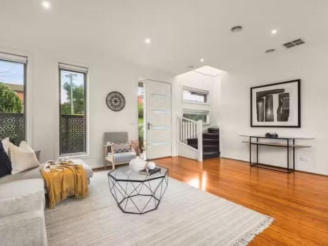For Rent! 131 Martins Lane, Viewbank VIC 3084 Townhouse For.