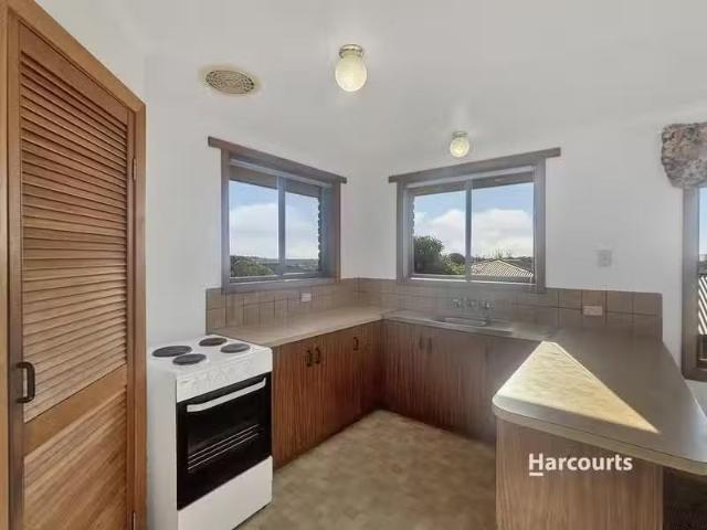 Unique 132 Caroline Street, EAST DEVONPORT, TAS 7310 House f.