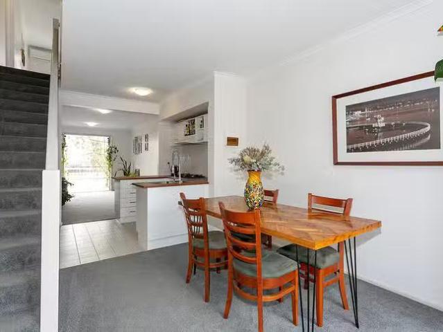 Rental! 13/2 Ballarat Road, Footscray, VIC 3011
