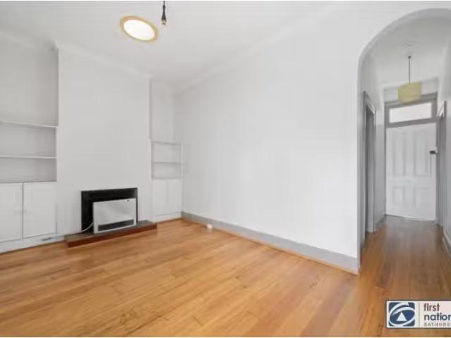 Unique 132 Howick Street, Bathurst House for rent Listed by B.