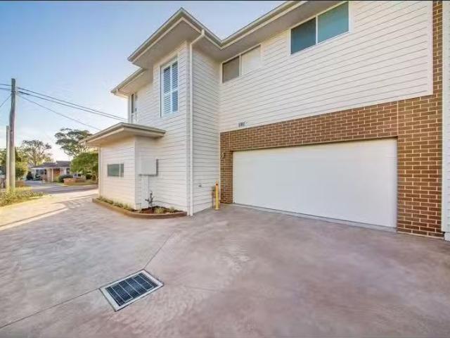 Cozy 1/32 Warrah Street, Ettalong Beach Townhouse for rent Li.