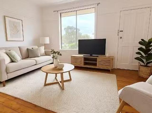 Nice 1347 Anzac Parade, Chifley, NSW 2036