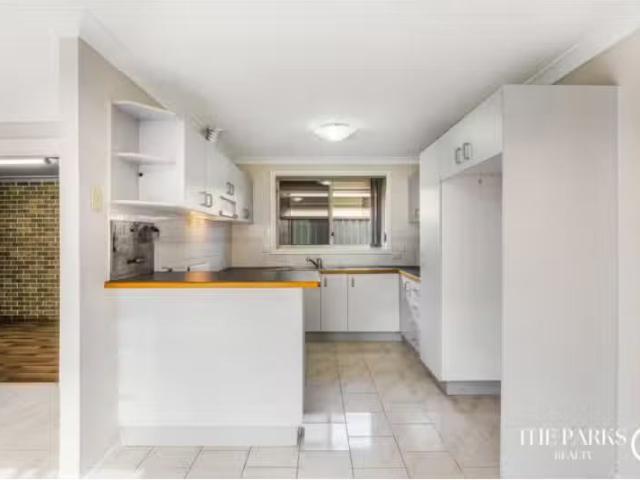 Cheap 134a Quarry Road, Bossley Park House for rent Listed by.