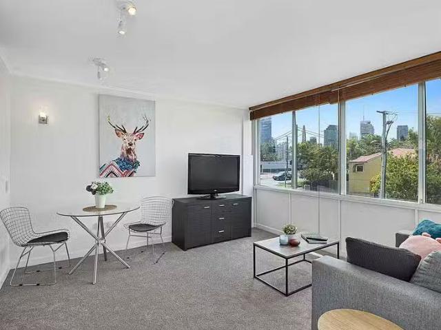 Unique 13/554 Main Street, Kangaroo Point, QLD 4169