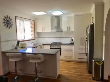 For Rent! 1/359 Wilson Street, EAST ALBURY Townhouse for rent.