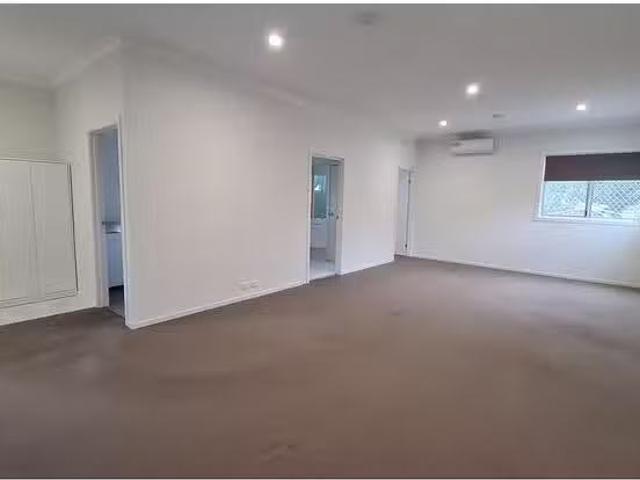 Just in! 137 Granard Road, Rocklea, QLD 4106