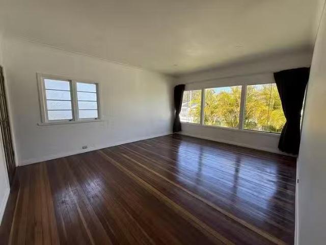 Just in! 17 Tenanne Street, Russell Island, QLD 4184