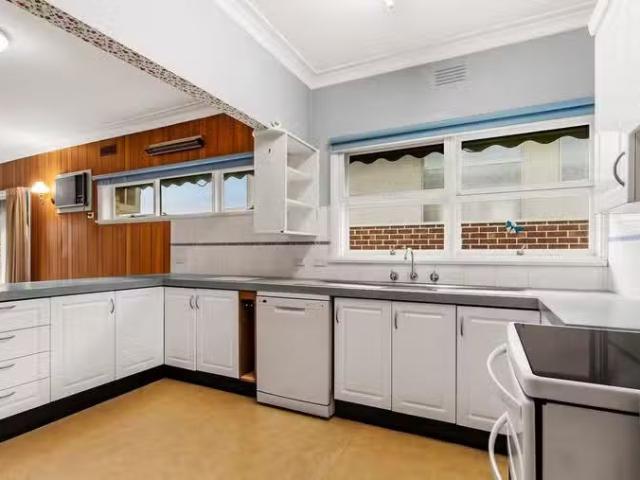 Nice 17 Walter St, Bulleen VIC 3105