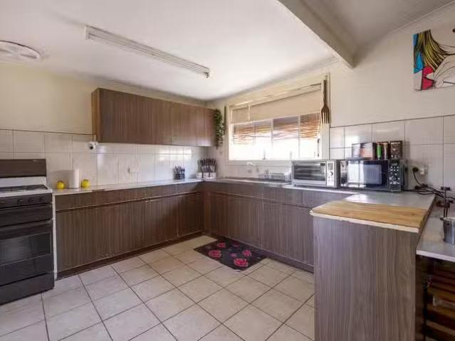 Unique 17 Wright Street, Solomontown, SA 5540