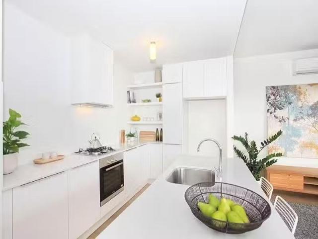 For Rent! 17 Grandvalley Drive, Keilor East Townhouse for rent.