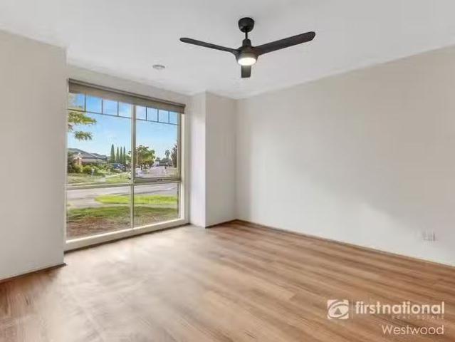 For Rent! 17 Loire Close, Hoppers Crossing, VIC 3029