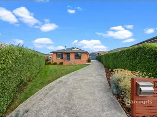 Cheap 17 Phemie Court, BRIGHTON House for rent Listed by Bree.