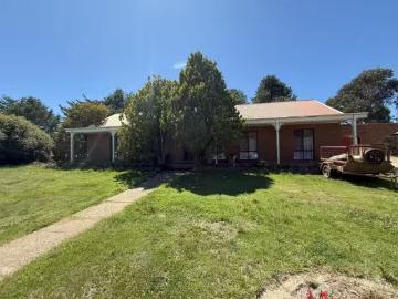 Unique 17 Polo Flat Road, COOMA House for rent Listed by Jodi.