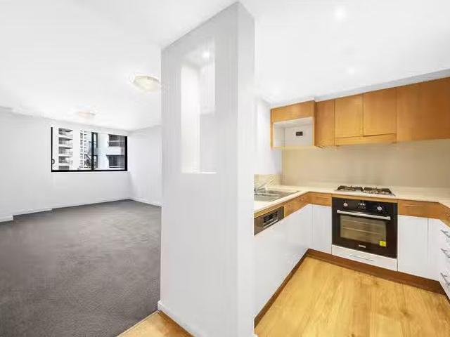 Cheap 1414/30 Glen Street, Milsons Point, NSW 2061
