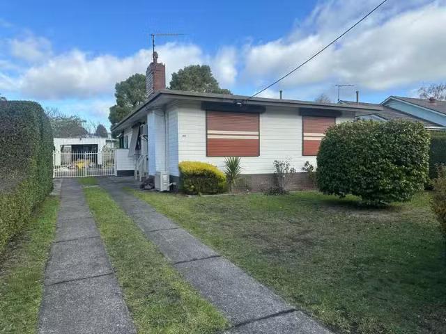 Nice 143 Service Road, MOE, VIC 3825 House for Rent