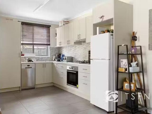 Just in! 1/45 Glencoe Street, Kennington, VIC 3550