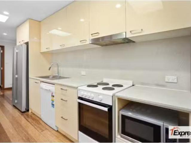 Rental! 145a Old South Head Road, BONDI JUNCTION House for ren.