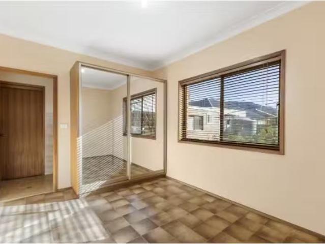 Unique 1/46 Balgownie Road, Fairy Meadow Apartment for rent L.
