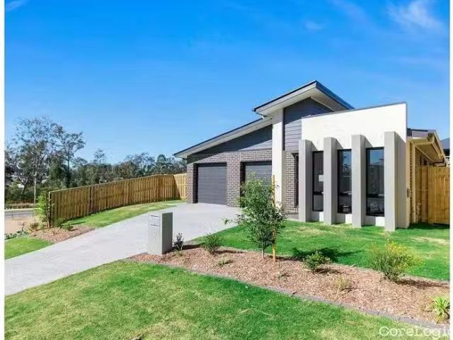 New 1/4 Zechariah Way, Augustine Heights, QLD 4300