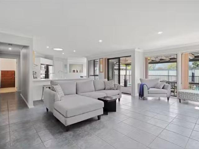 Charming 14 Kallawatta Grove, Mc Graths Hill House for rent L.