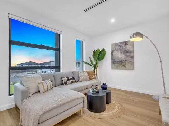 Unique 14 Kennedia Street, Sunbury, VIC 3429