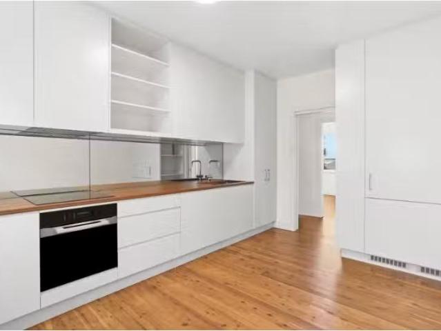 Unique 1/4 Military Road, North Bondi Apartment for rent List.