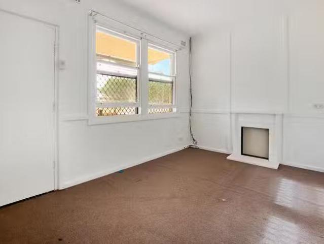Cozy 14 Old Sarum Road, Elizabeth North, SA 5113