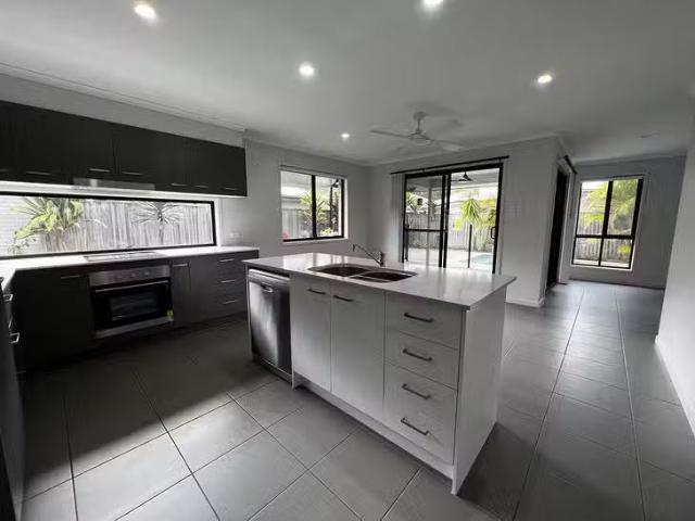 Rental! 14 Palmerston Crescent, Beerwah, QLD 4519