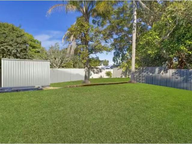 Unique 14 Paul Street, Umina Beach House for rent Listed by I.