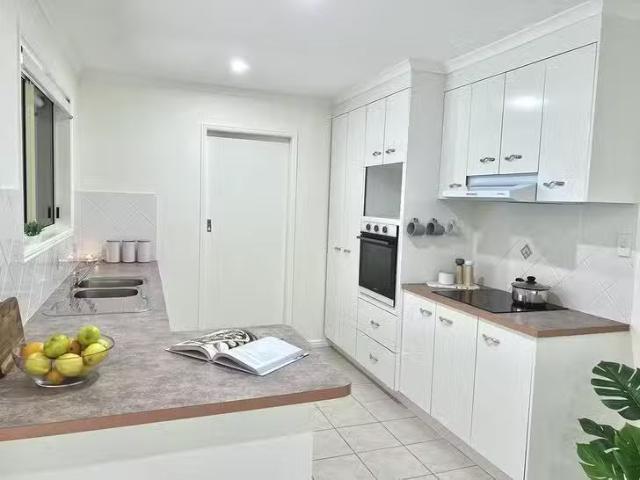 Unique 14 Sharyn Court, Point Vernon, QLD 4655